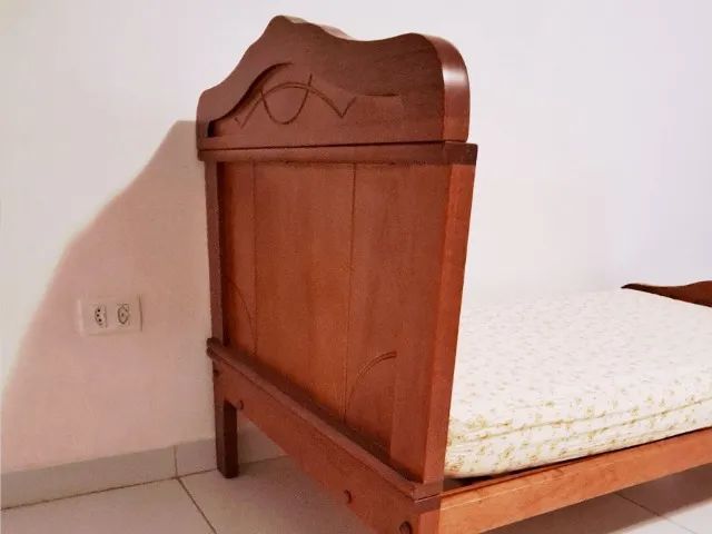 Berço de madeira maciça! Vira Mini cama  - Foto 4