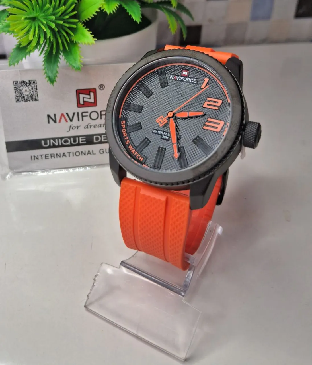 Relógio Naviforce esportivo.