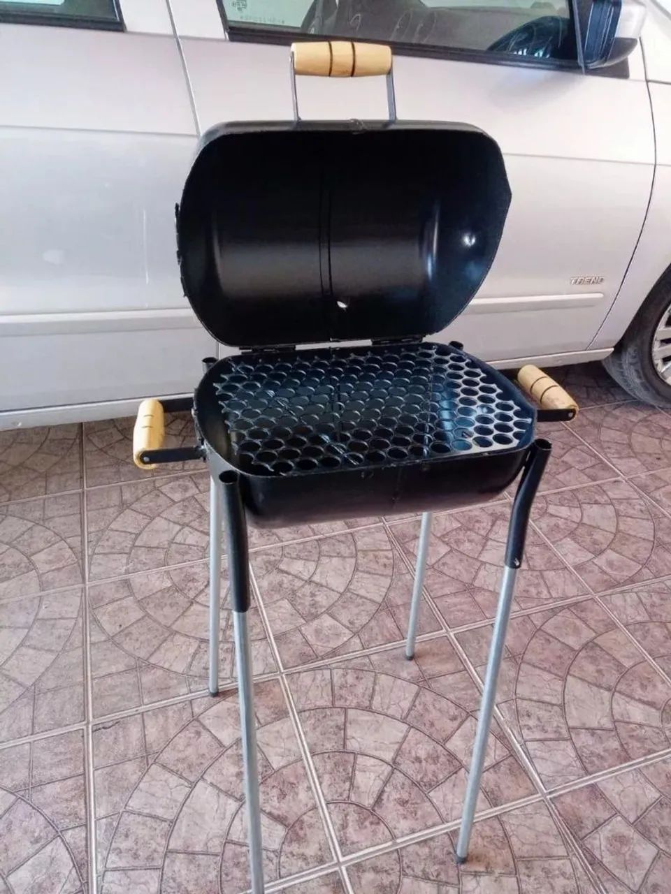 Churrasqueira bafinho com pés  - Foto 4