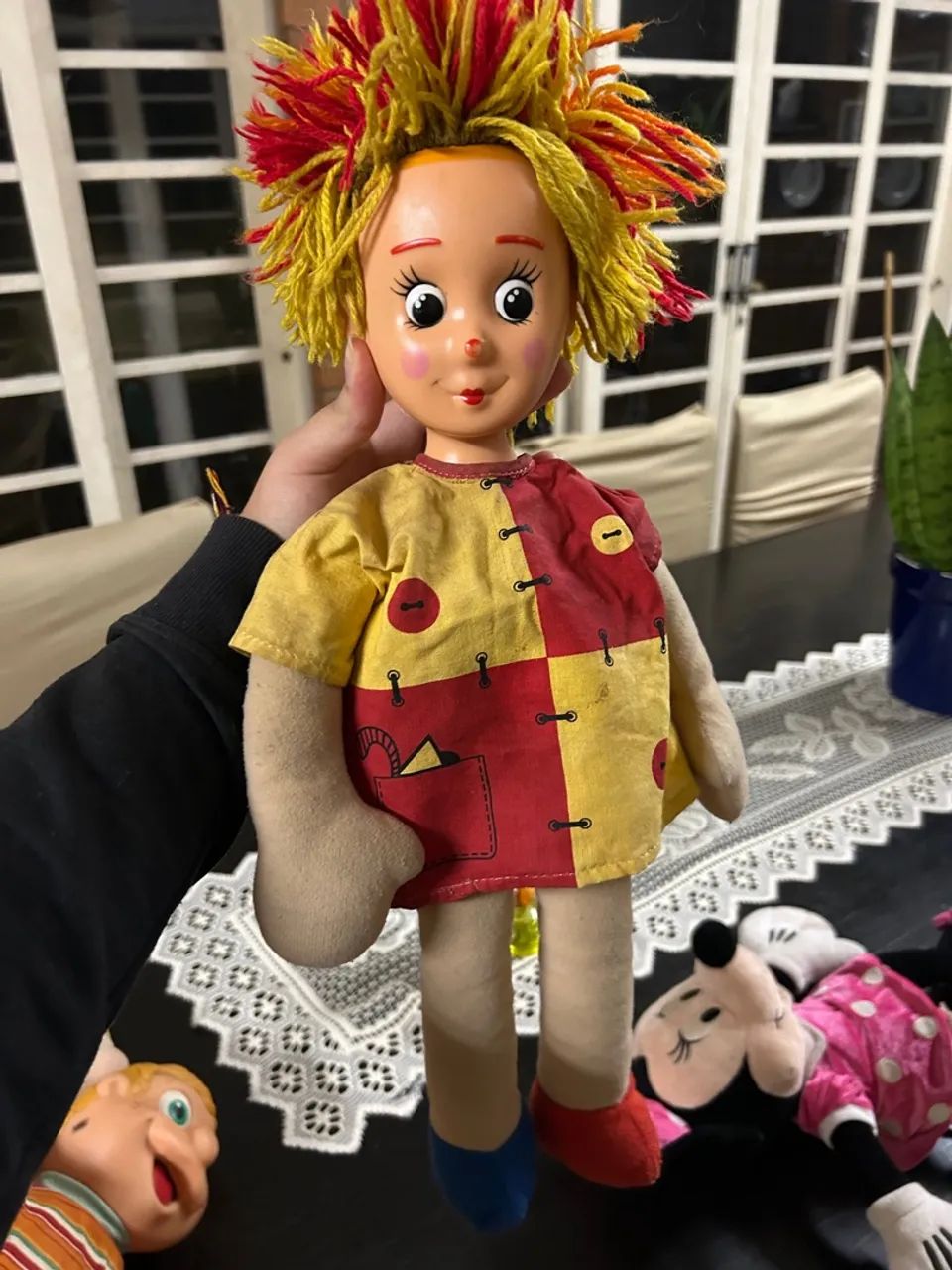 Boneca de Pelúcia Emília Sítio do Pica-pau Amarelo 