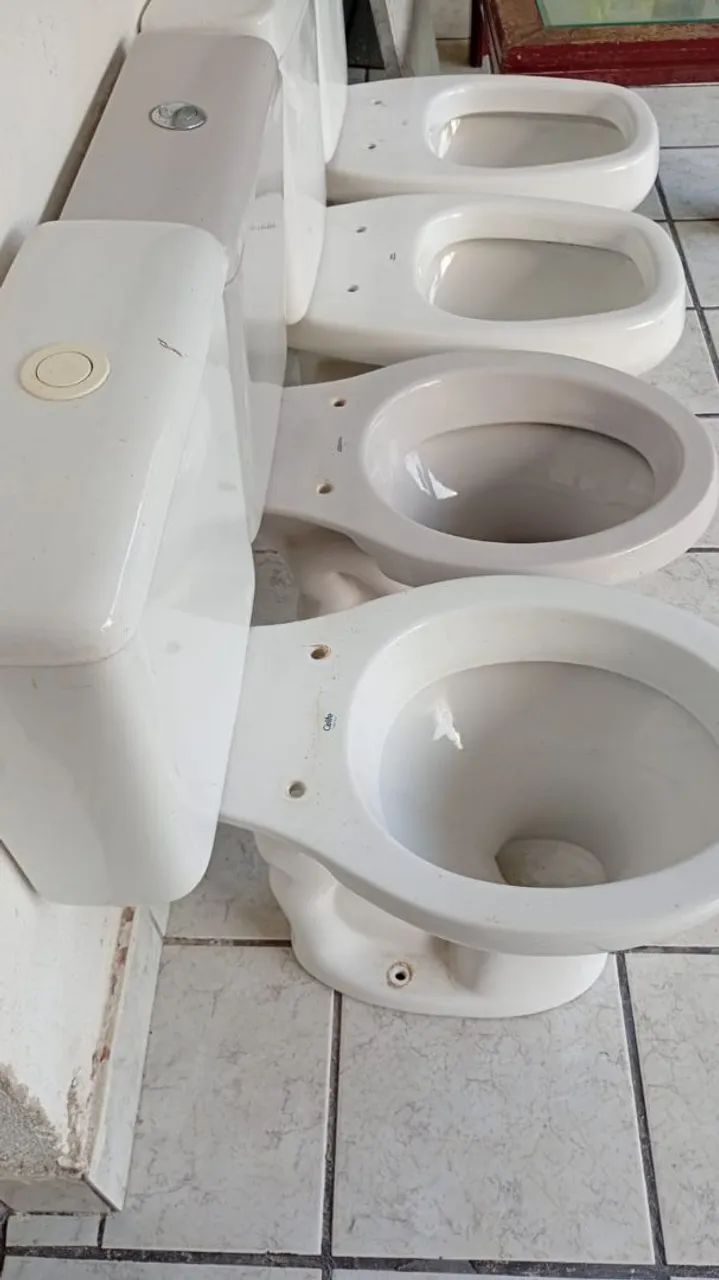 4 toilet bowls, all in excellent condition! Each has its own price64617965147906122