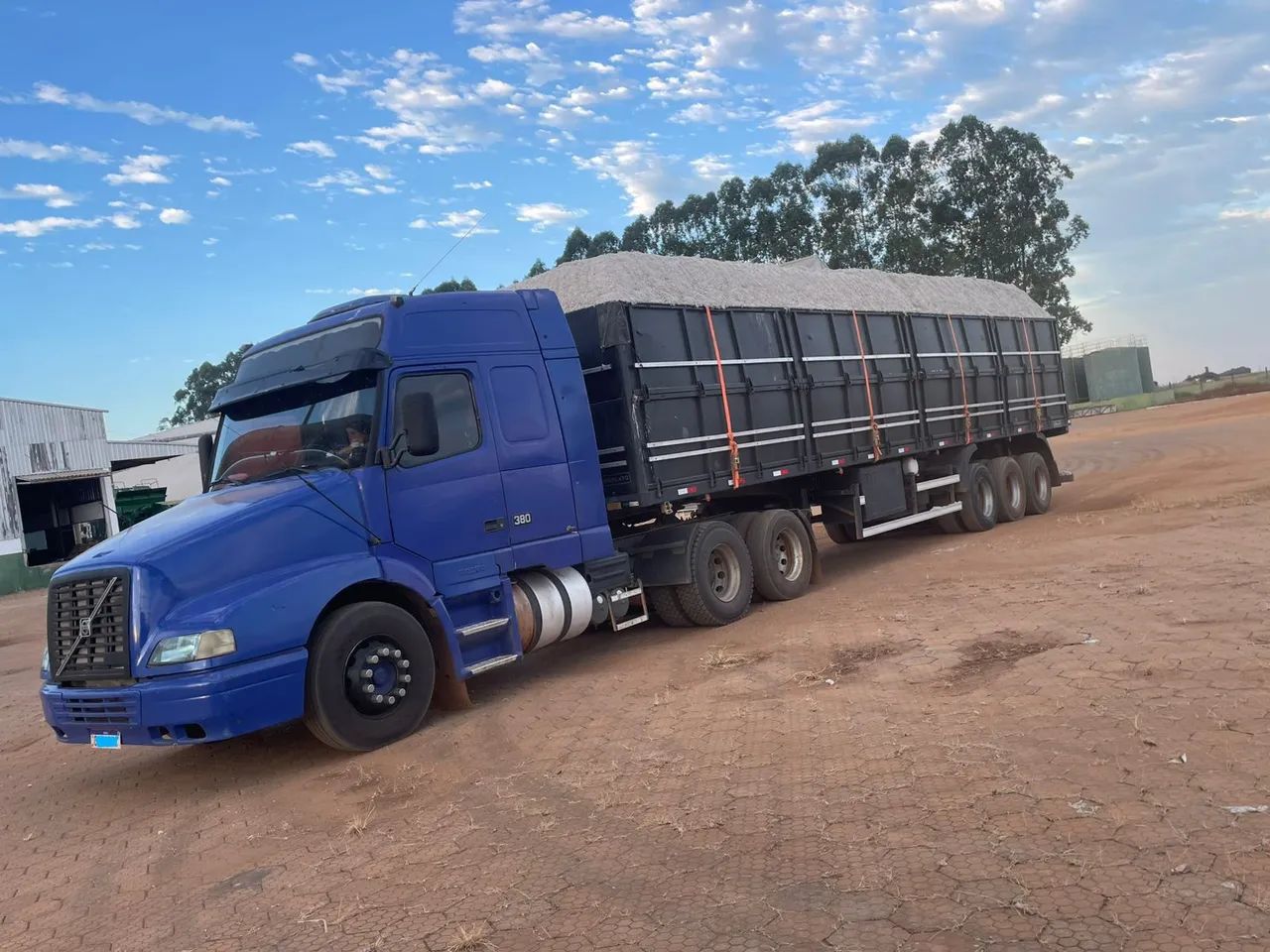 Volvo NH12 - Foto 4