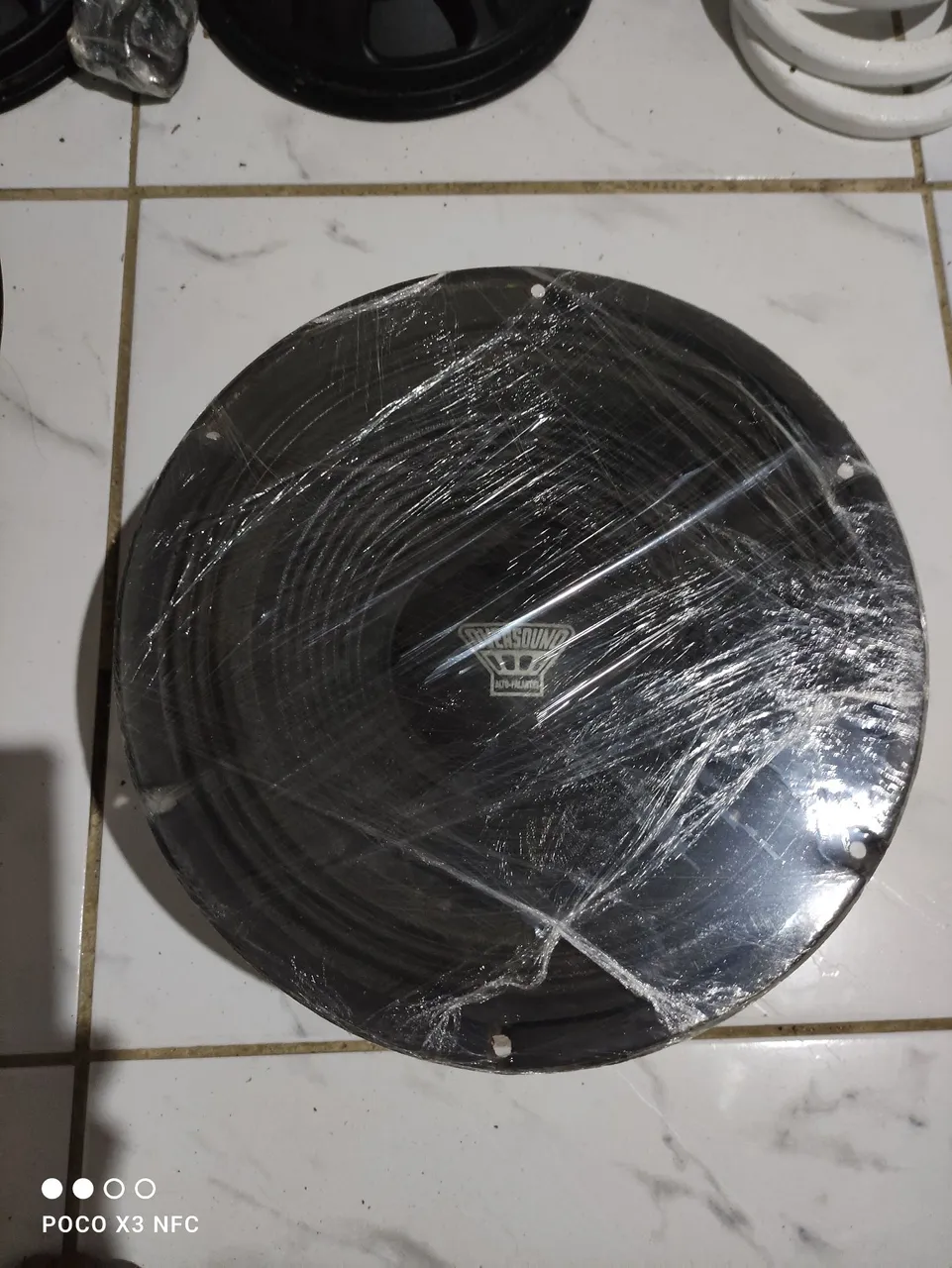 2 Auto falantes de 12 polegadas 400$ pra vender os dois auto falantes.