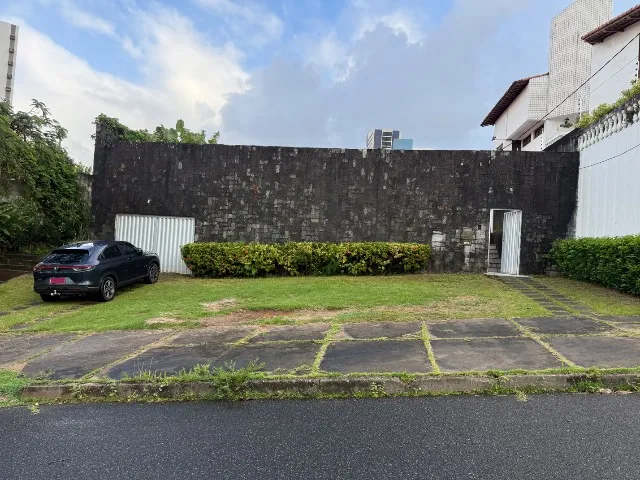 Duas casas no mesmo terreno Itaigara
