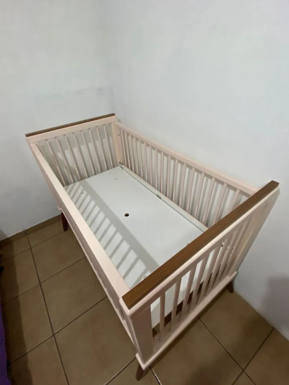 Conjunto de berço e guarda roupas infantil