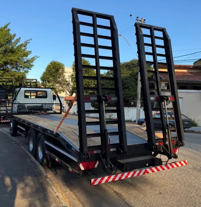 VW 23-230 ano 2014, 6x2, com Prancha Fixa nova de 2.60x 8.50 metros, em SP - Foto 3