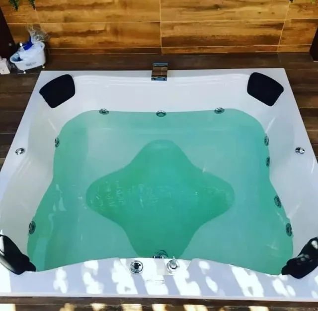 Deck Piscinas e Hidromassagem Spa 4 Pessoas 900 Litros