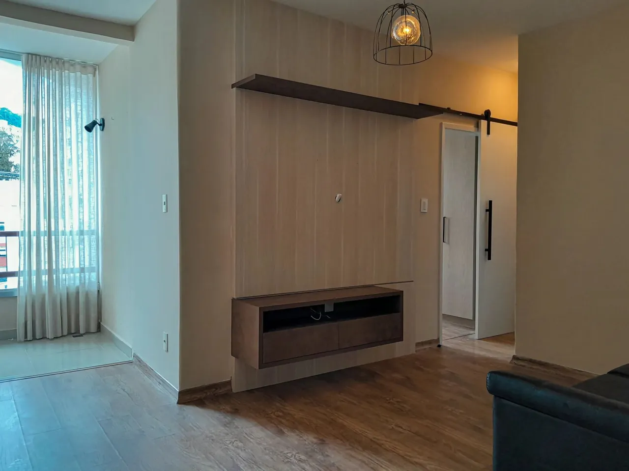 Quarto e sala no Centro para locação