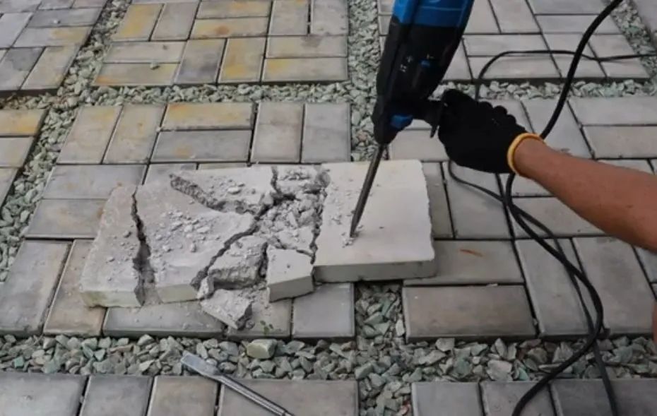 Martelete Profissional Rompedor-Perfurador 900W-220V C/ Maleta e acessórios  - Foto 2