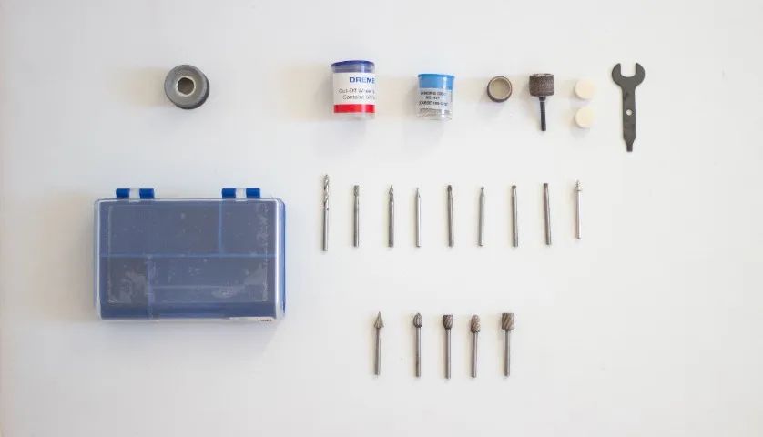 Micro retífica Dremel 3000 - 82 peças - Foto 3