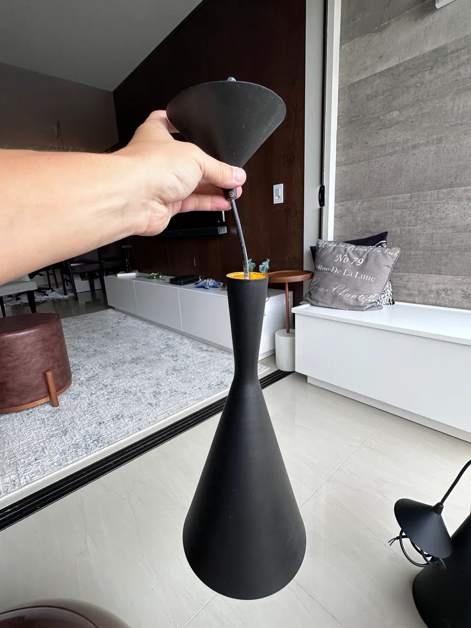 Belíssimo Conjunto de Luminárias pendentes Cônica Preta com interior dourado - Foto 5