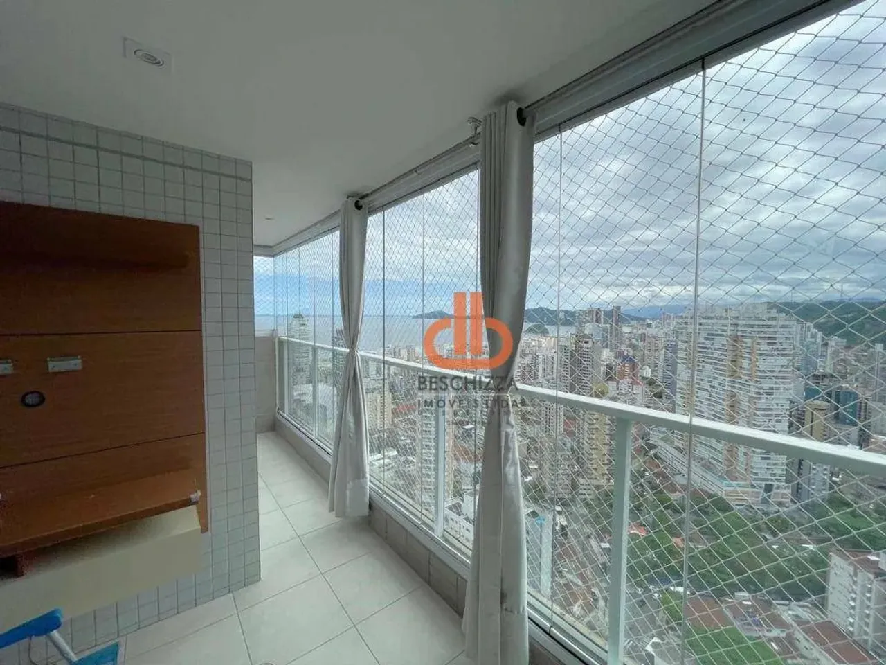 Comprar apartamento com 2 dormitórios à venda, 82 m² por R$ 1.350.000 - Gonzaga - Santos/S
