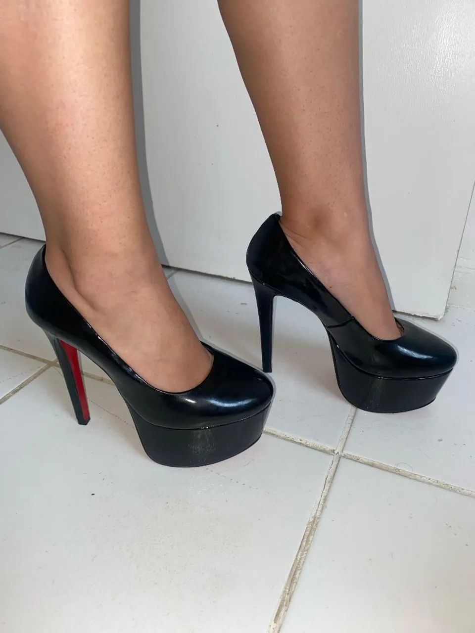 Salto alto preto com sola vermelha- Tam.36 - Pouquíssimo uso - Foto 4