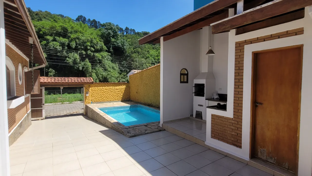 Casa aconchegante com piscina no Bairro do Serrano em São Bento do Sapucaí - SP