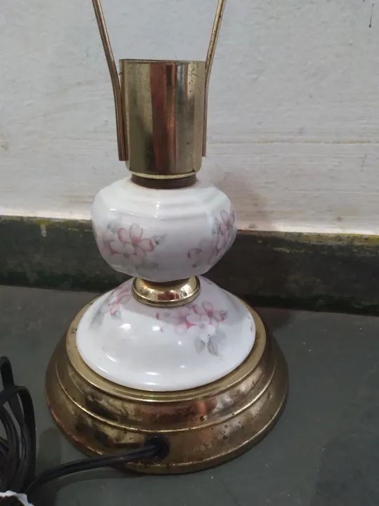 Abajur Vintage em Porcelana ano 50 a 70 - Foto 2