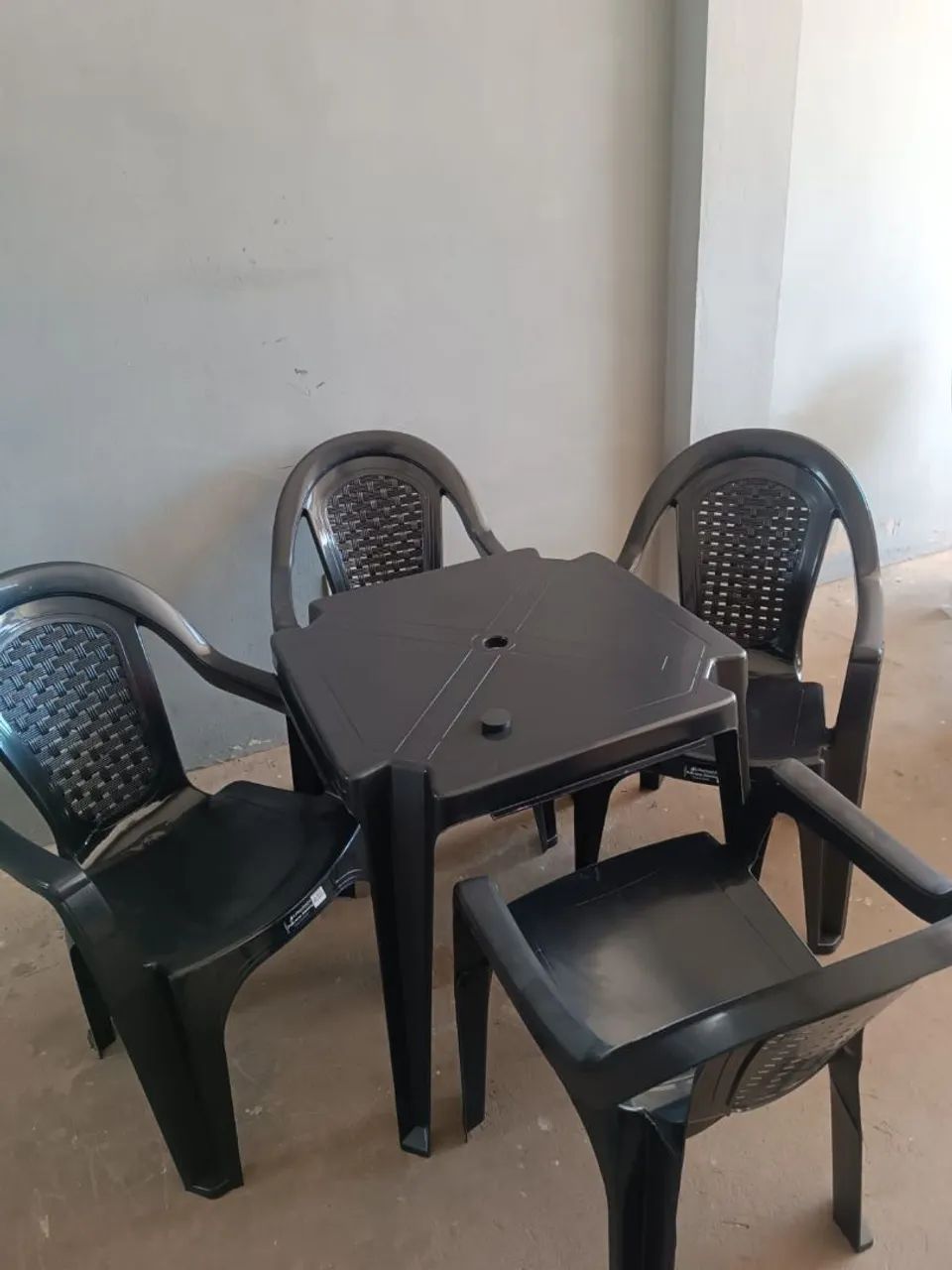 Promoção # Cadeiras e Mesas novas modelo poltronas de plástico.