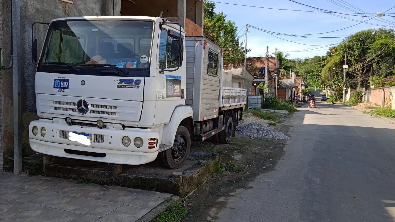 Caminhão Mercedes Benz ano 1999