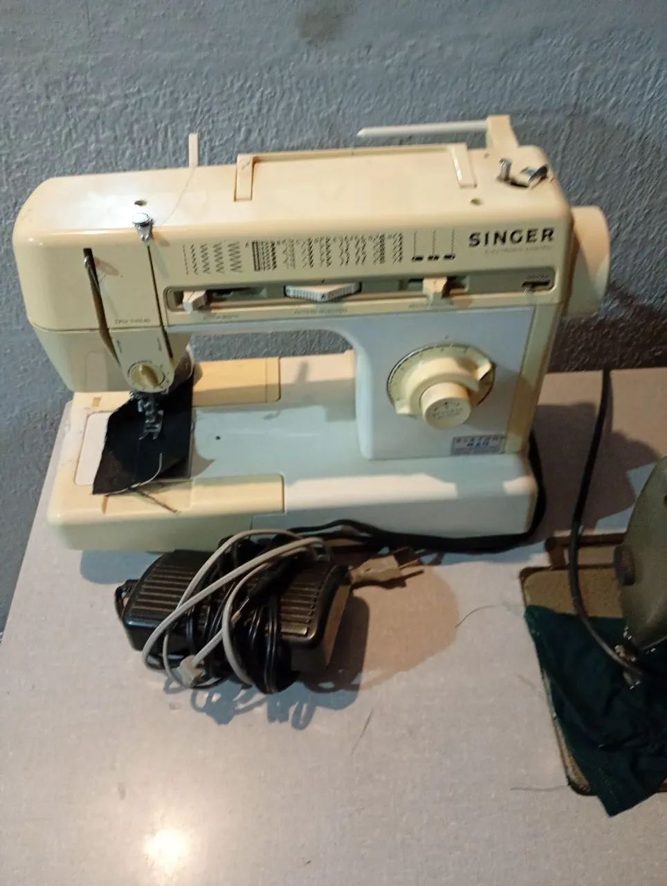 Máquina de costura industrial e outra doméstica  - Foto 2
