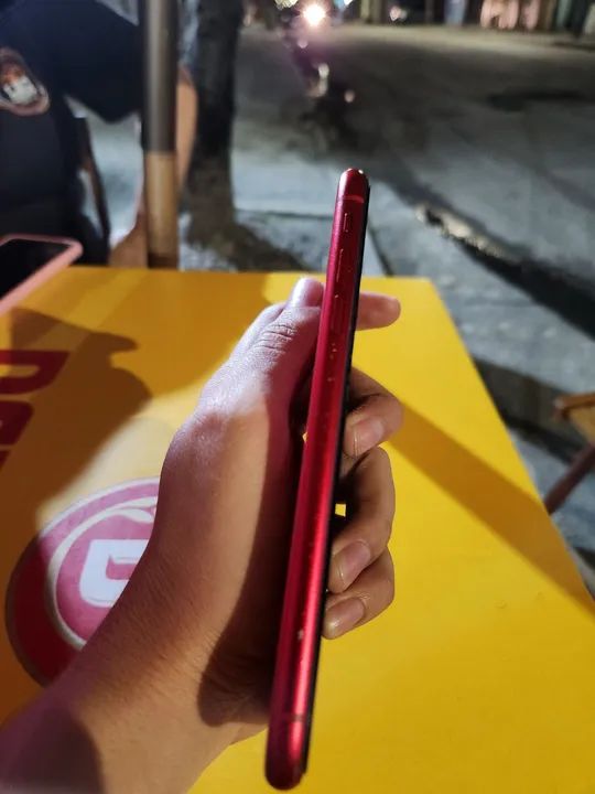 iPhone 11 RED 64GB - Foto 3