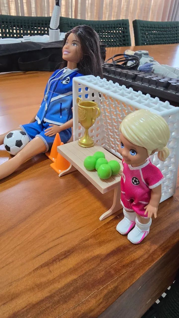 Vendo Barbie Profissões - Treinadora  - Foto 3