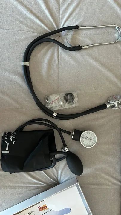 Esfigmanometro e estetoscopio 