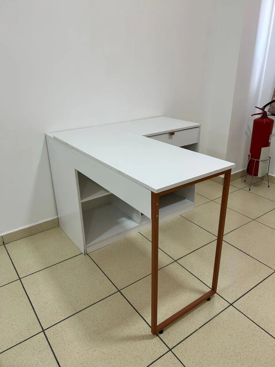 Mesa de escritório64872028078337120