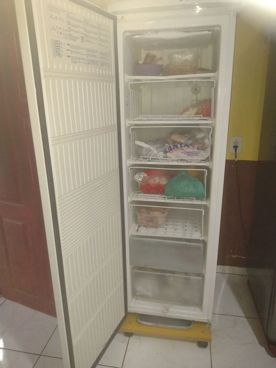 Vendo este frizer usando pouco tempo