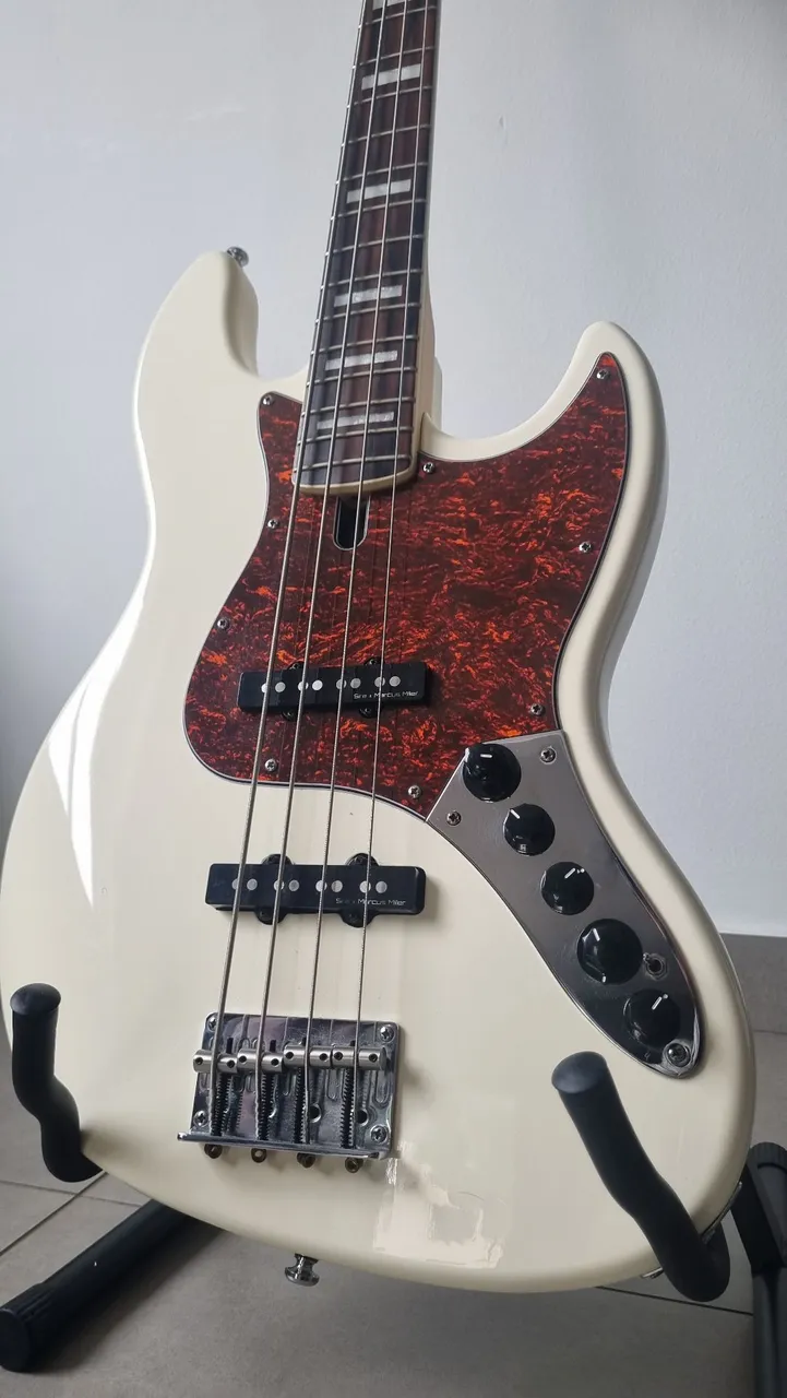 Baixo Sire Marcus Miller jazz bass V7 4 cordas passivo/ativo 18v