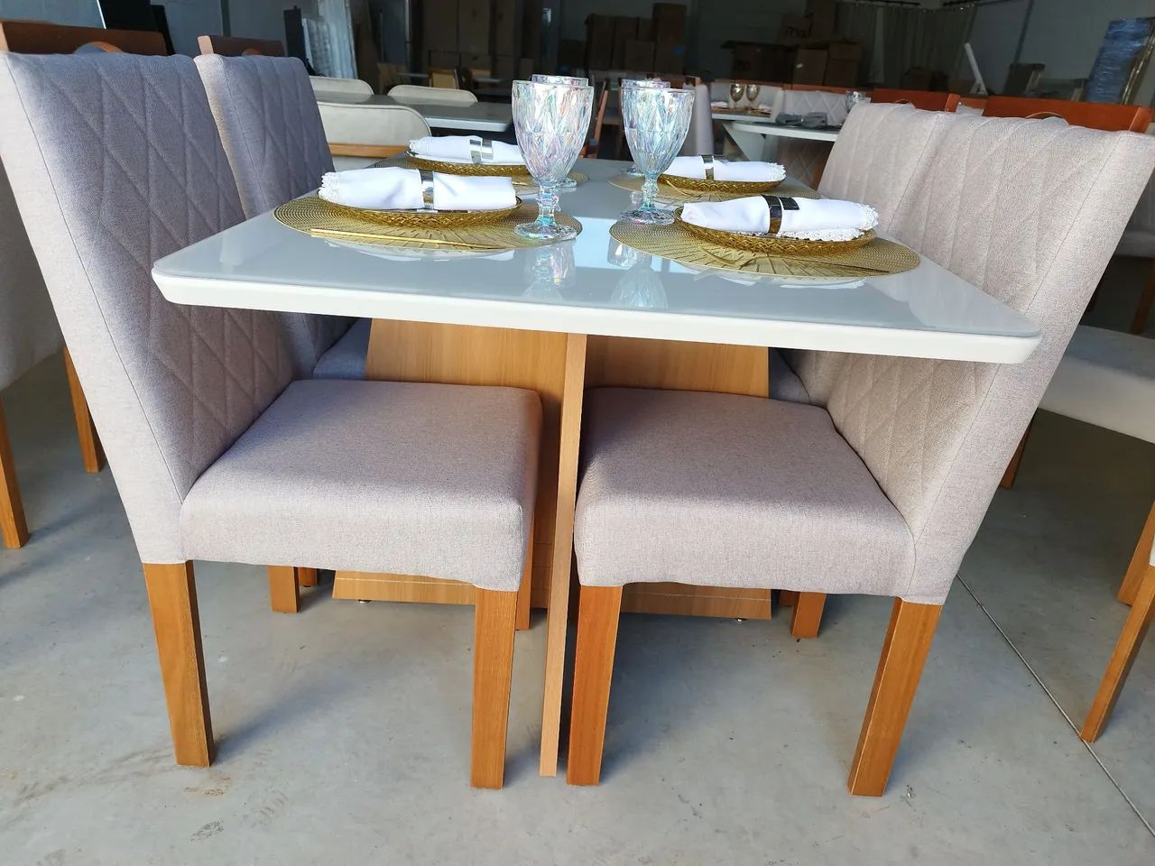 Conjunto Mesa de Jantar 4 Cadeiras