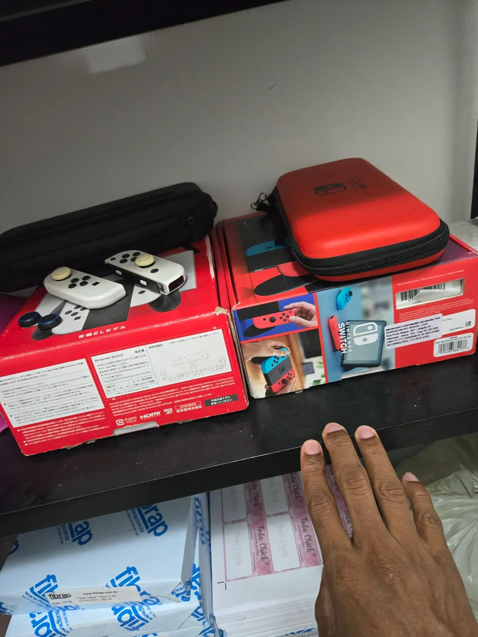 Dois Nintendo Switch V2