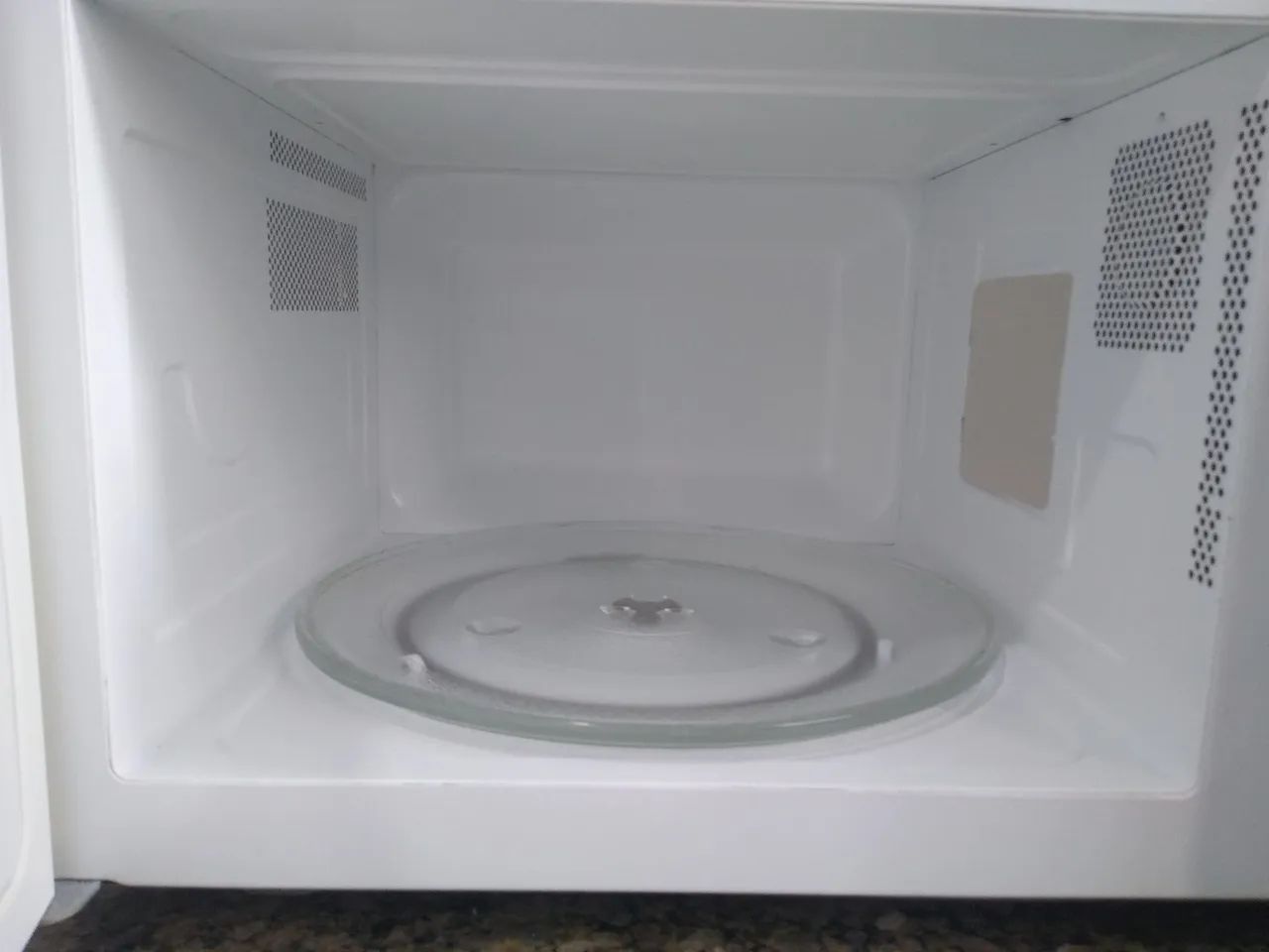 Microondas Eletrolux 31 litros, garantia de 3 meses. - Foto 3