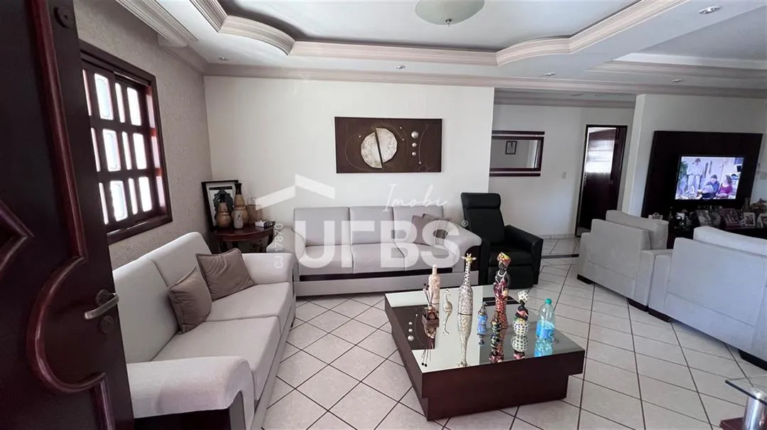 0 - Casa 4 quartos, sendo 2 suítes