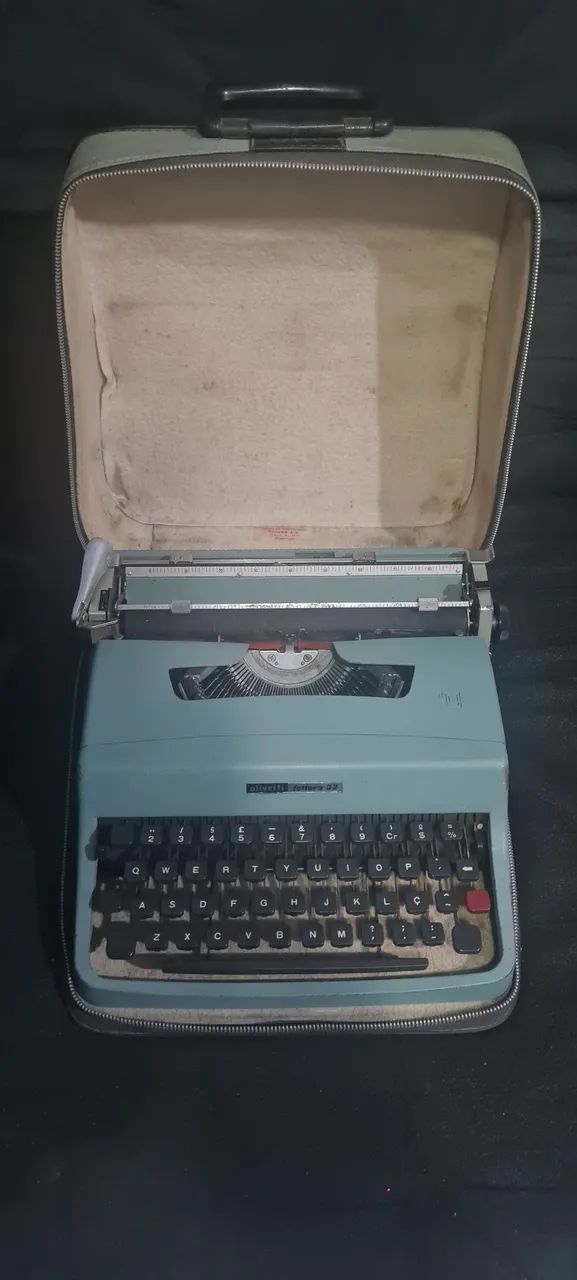 Maquina Olivetti Lettera 32, impecável Raridade funcionando perfeitamente, sem detalhes 