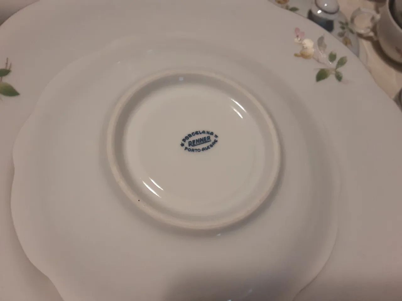 Coberta de mesa completa de porcelana, com 100 peças. - Foto 4