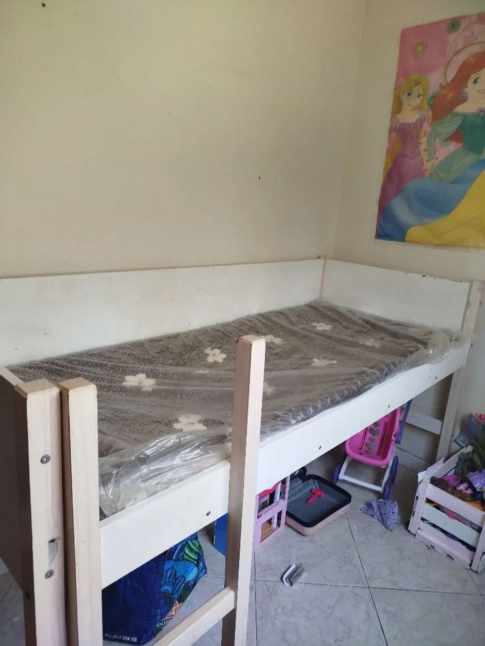 Cama suspensa com escorregador 64276673852161122