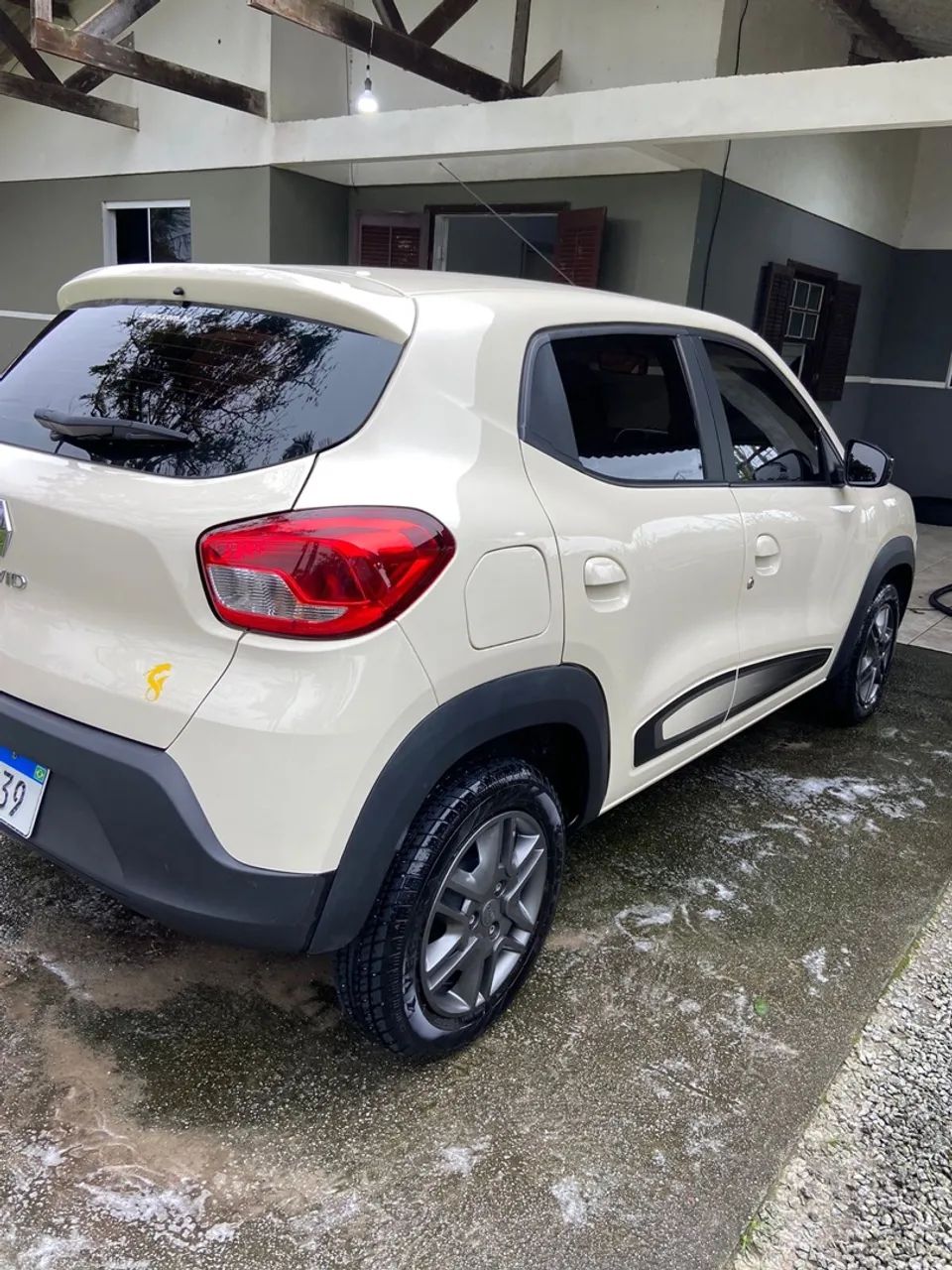 Kwid Intense 2018 - bege - ótimo estado  - Foto 2