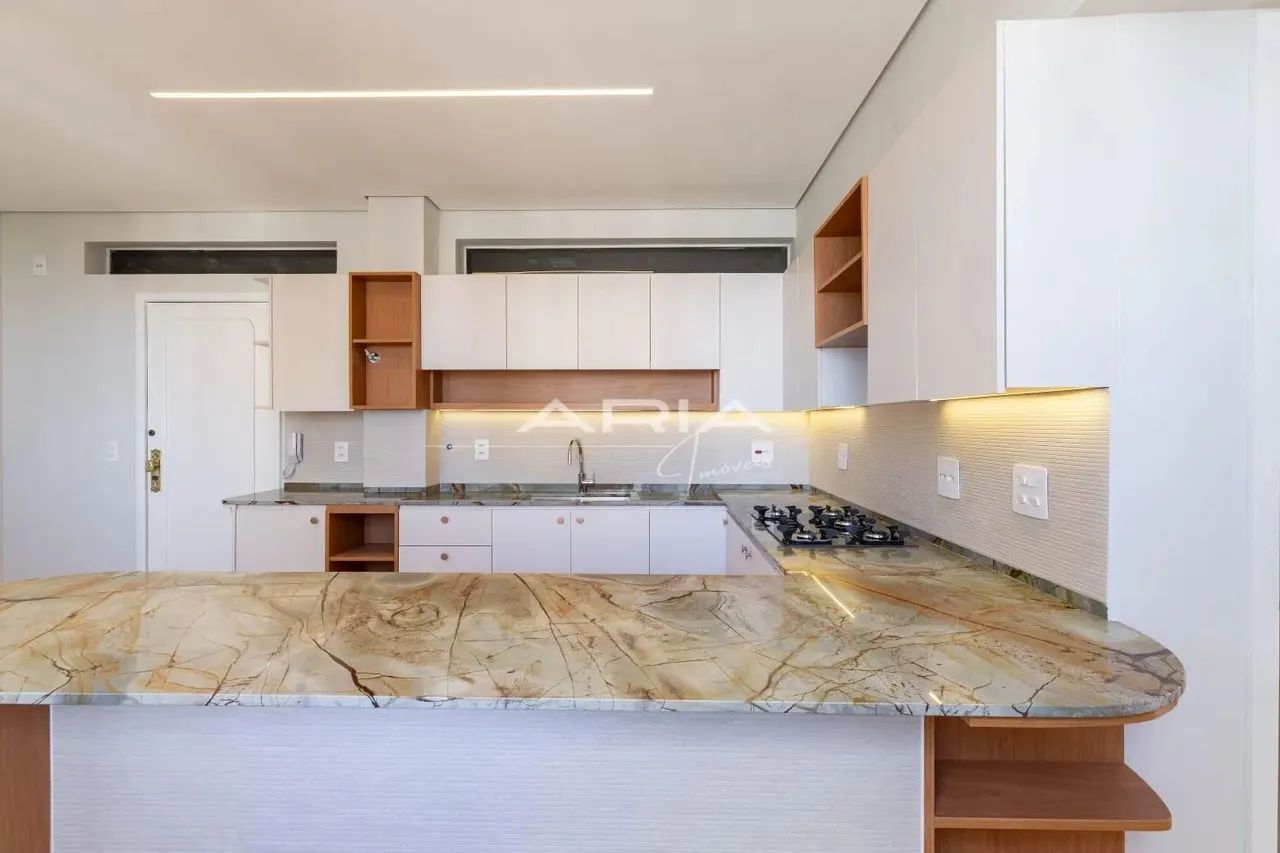 Apartamento à venda no Edifício D. João VI, no Centro de Londrina/PR