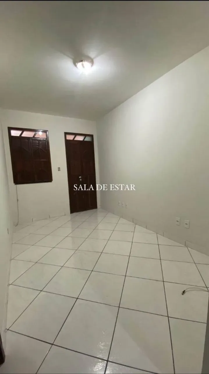 ALUGA-SE UMA CASA