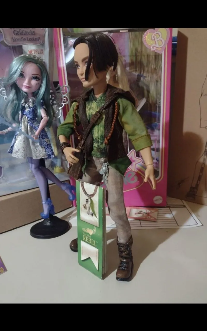 Boneco Ever After High