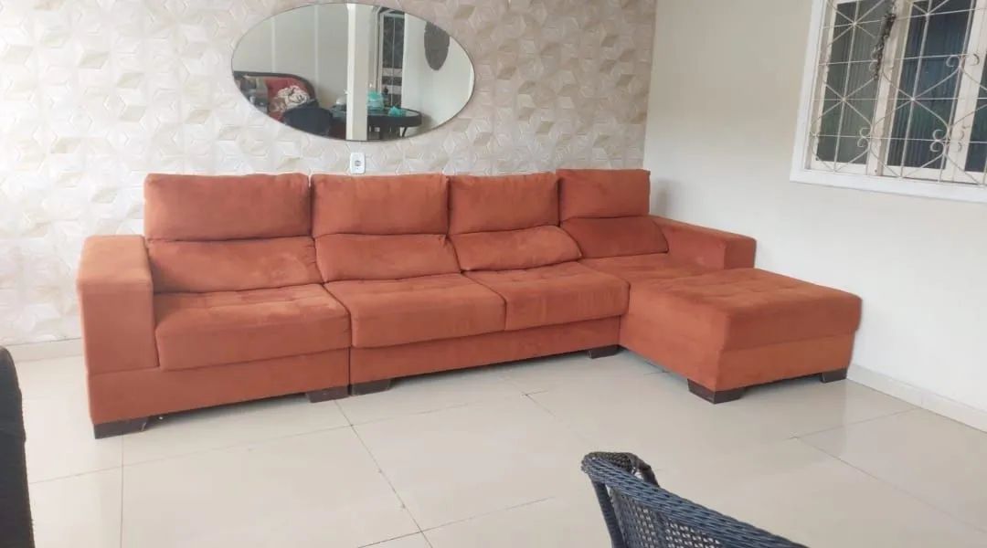 Sofá grande retrátil  com cheis