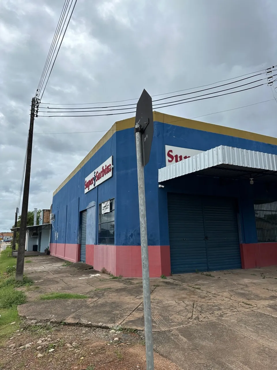 Vendo mercado completo com açougue e padaria com todos os equipamentos .