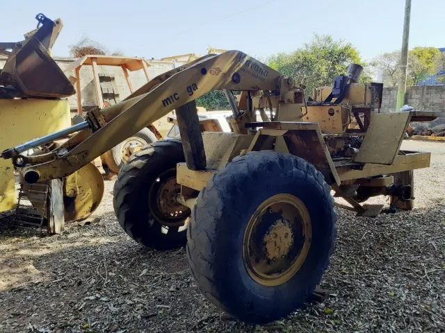 Pá carregadeira Michigan 35R incompleta - Foto 4