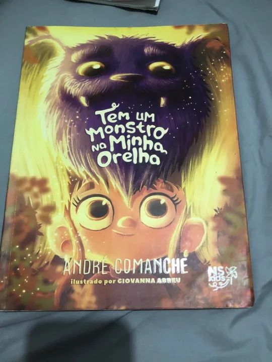 Livro Paradidático :Tem um Monstro na Minha Orelha - André Comanche