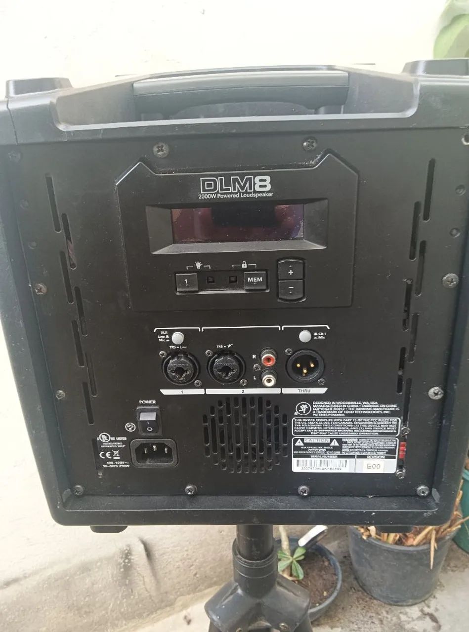 Caixa ativa Mackie dlm 8  - Foto 4