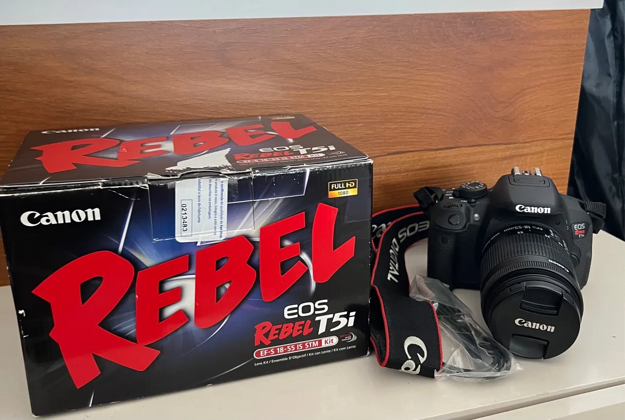 Canon EOS Rebel T5i - Câmera DSLR