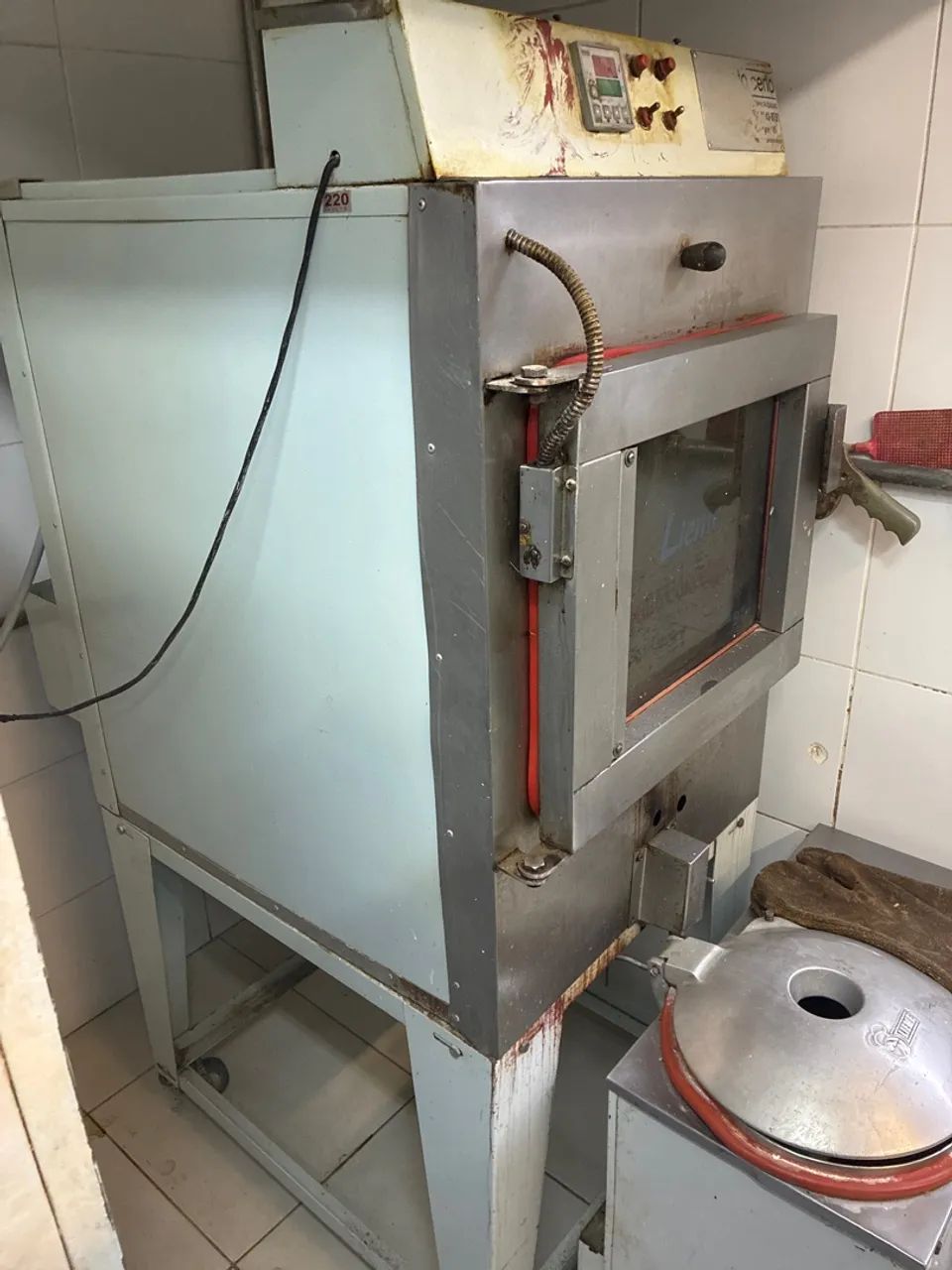 Vendo forno a gás 4 esteiras - Foto 2