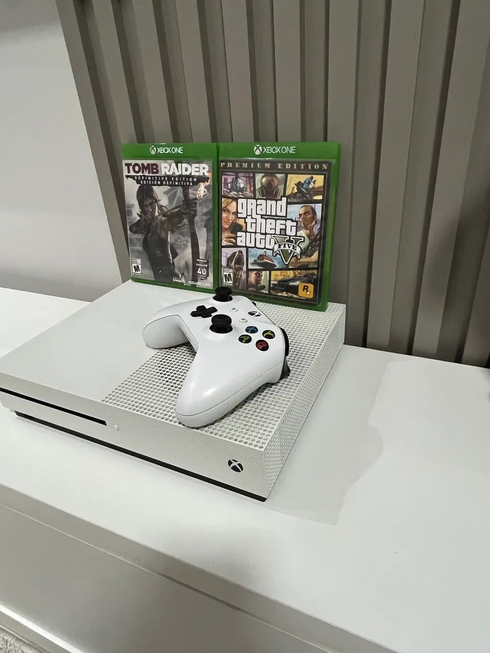 Xbox One S 1TB + GTA V + Tomb Raider | Perfeito estado - Foto 3