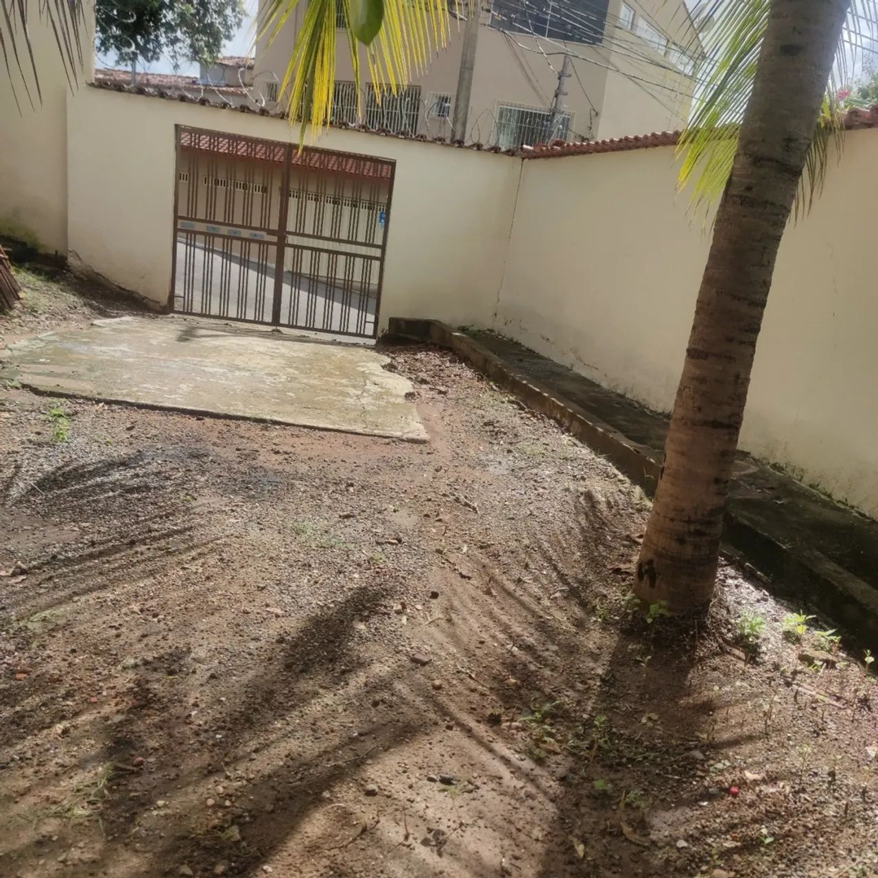 VENDO CASA DE 360 M2, BAIRRO GRÃ DUQUESA. DOCUMENTAÇÃO EM DIA E VENDA PARTICULAR 