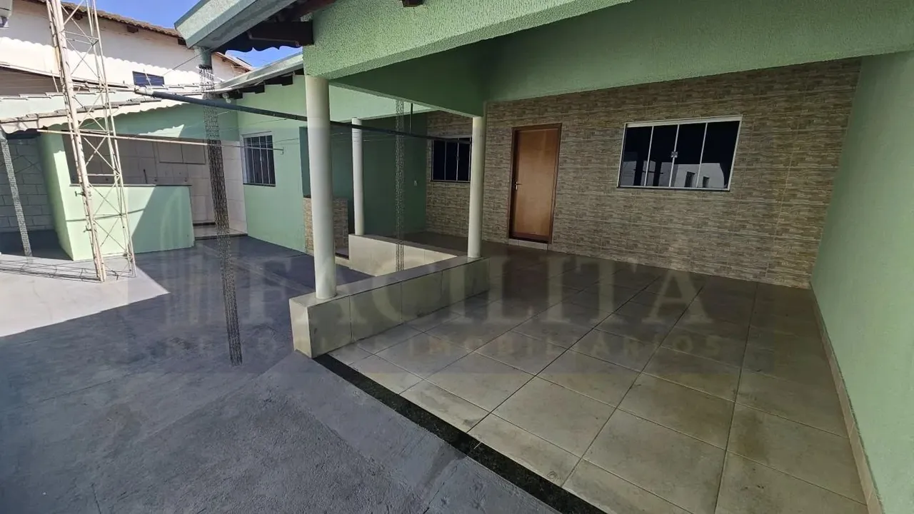 Casa para Locação em Aparecida de Goiânia, Jardim Mont Serrat, 3 dormitórios, 1 suíte, 2 b