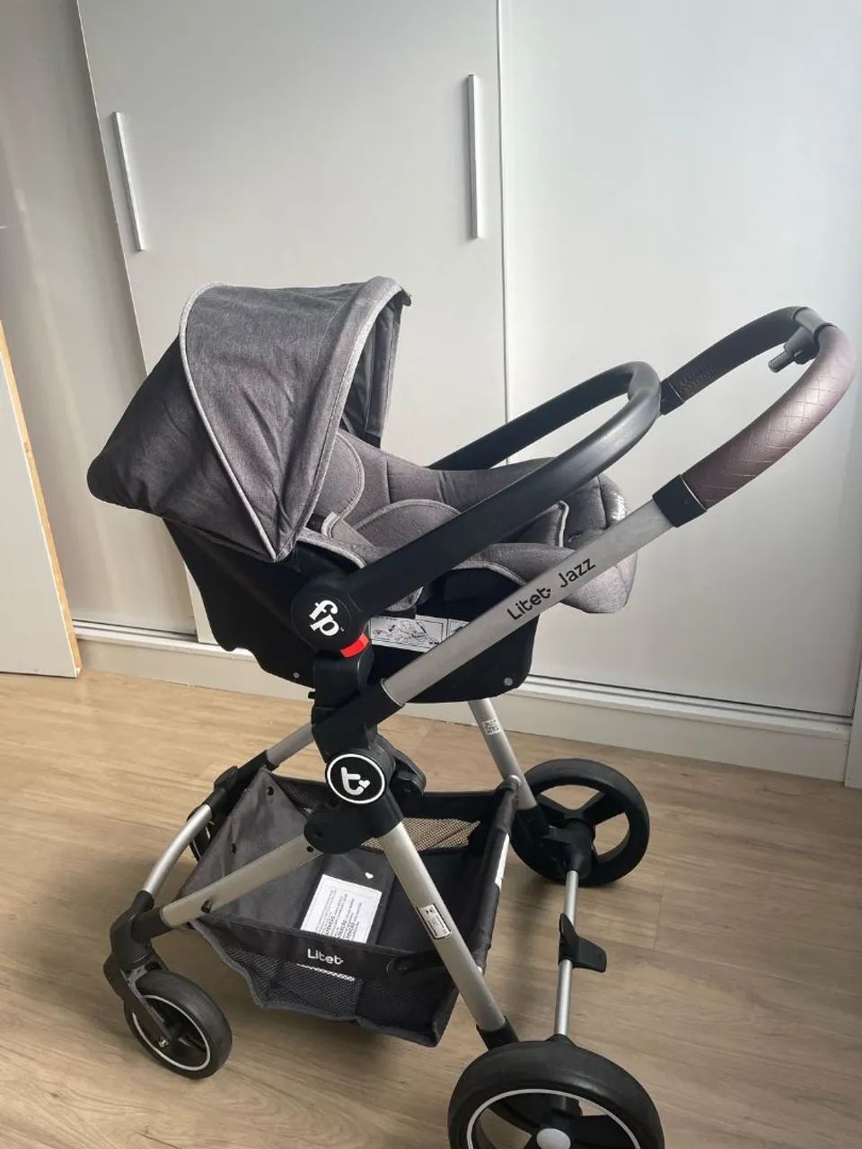 Carrinho de Bebê com bebê conforto  - Foto 3